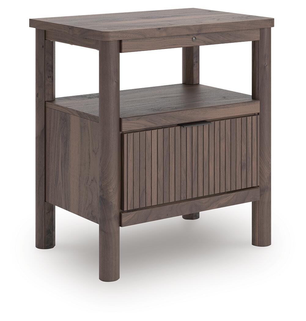 Pamytta Queen Panel Platform Bed, Dresser, Mirror and Nightstand