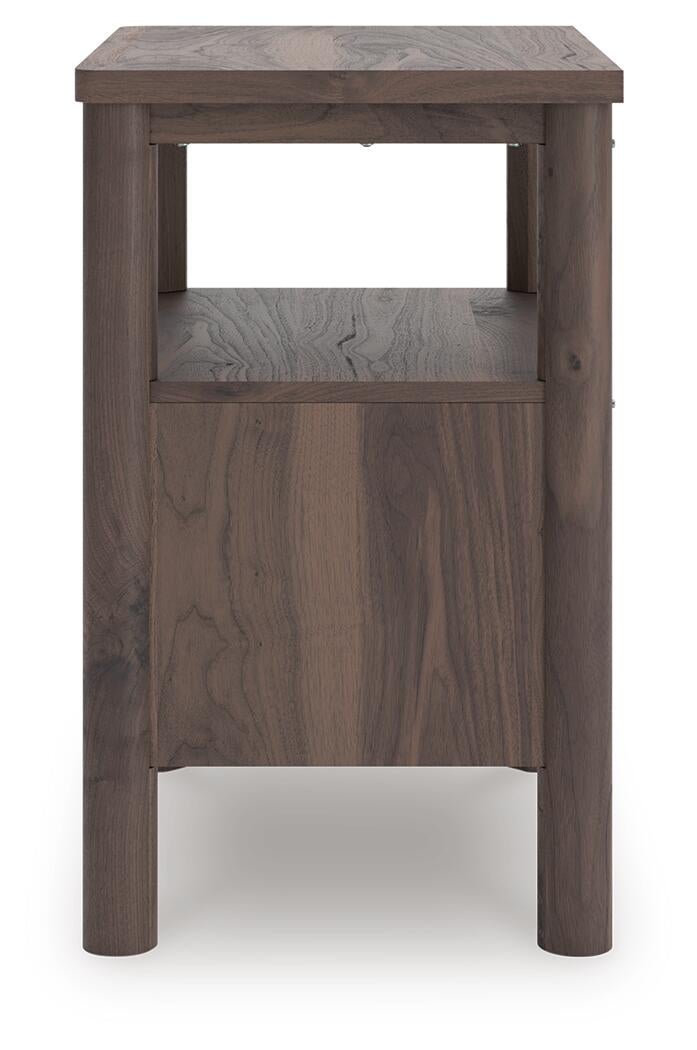 Pamytta Queen Panel Bed, Dresser, Mirror and Nightstand